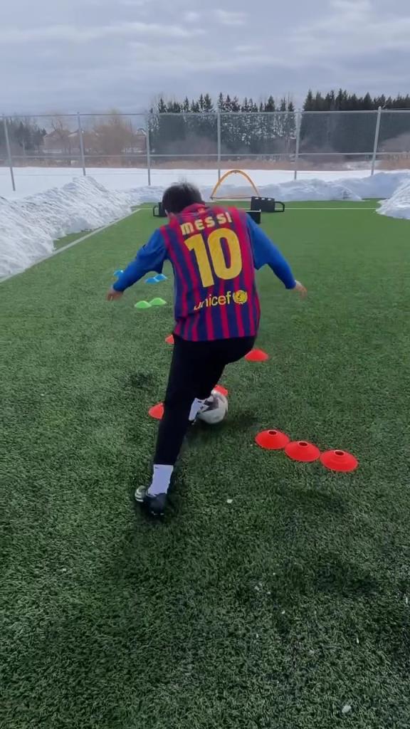 兄弟穿梅西球衣是有原因的！瘋狂的步法訓練，這盤帶技術(shù)可以