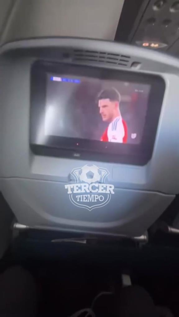 國內航空也需要這個！球迷在飛機上觀看歐冠阿森納vs皇馬