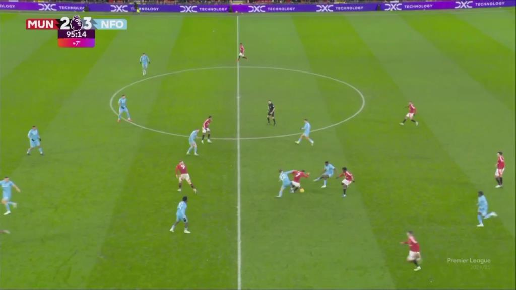 神金！此前補時階段奧納納開任意球和裁判搞巔峰對決