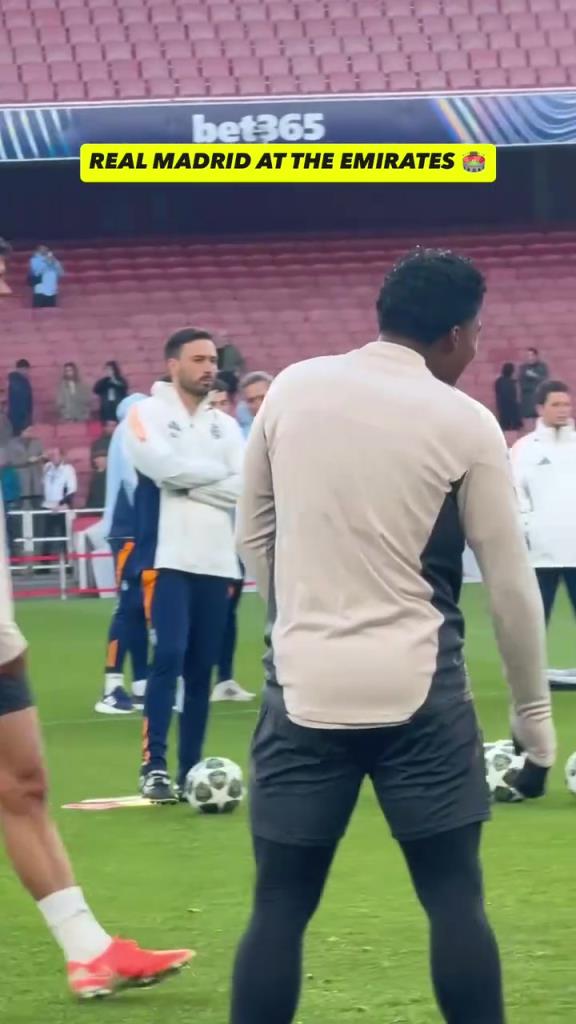 還能逆轉(zhuǎn)嗎？皇馬此前在酋長(zhǎng)球場(chǎng)賽前熱身是快樂(lè)的！