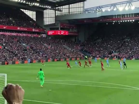 范迪克：我沒開玩笑我不是被晃倒了，而是對(duì)面有個(gè)“梅西”