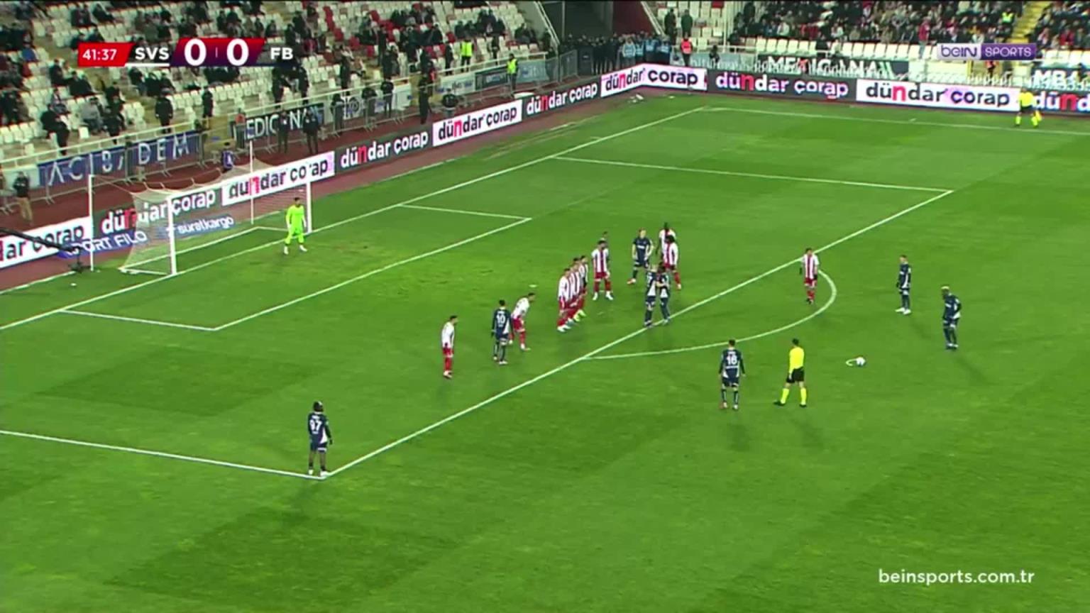 費(fèi)內(nèi)巴切先下一城！塔利斯卡精彩任意球直接破門！