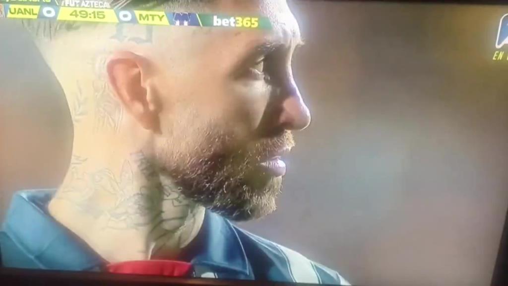 逆天！守門員扭屁股嘲諷拉莫斯裁判竟然毫無(wú)表示