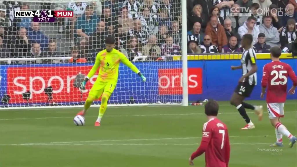 玄學(xué)定律！詹俊配張路門將叕失誤！這次是巴因德?tīng)枺? style=