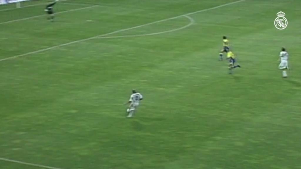 前鋒我也行！古蒂超高難度凌空端射破門(mén)