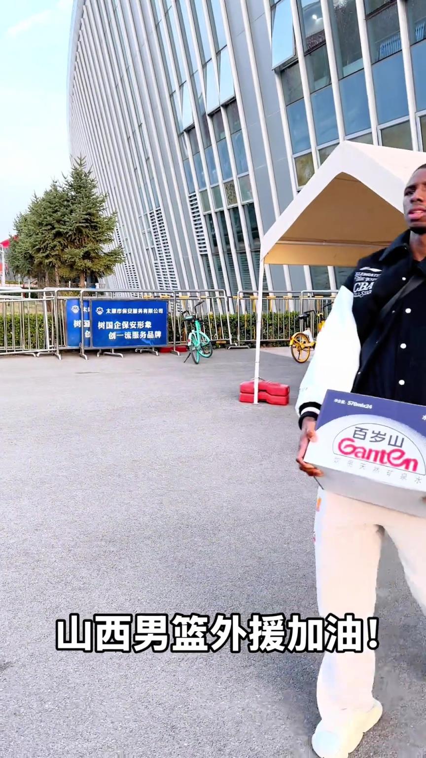 不是！你們山西外援合同還包括搬水的？